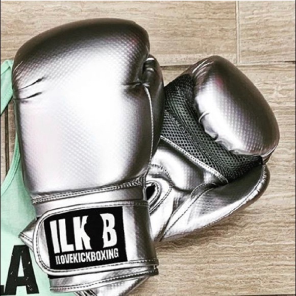 carbon strike boxing gloves